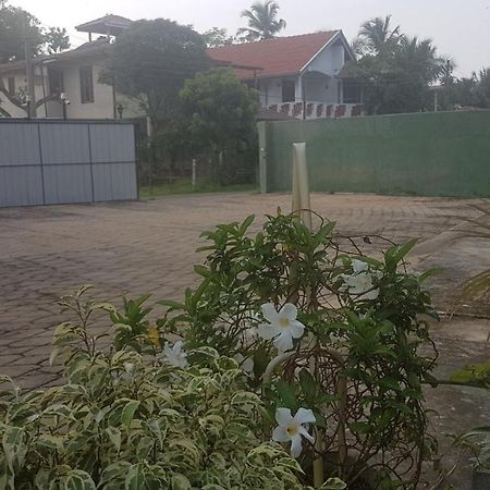 Ronny Cottage Negombo Bagian luar foto