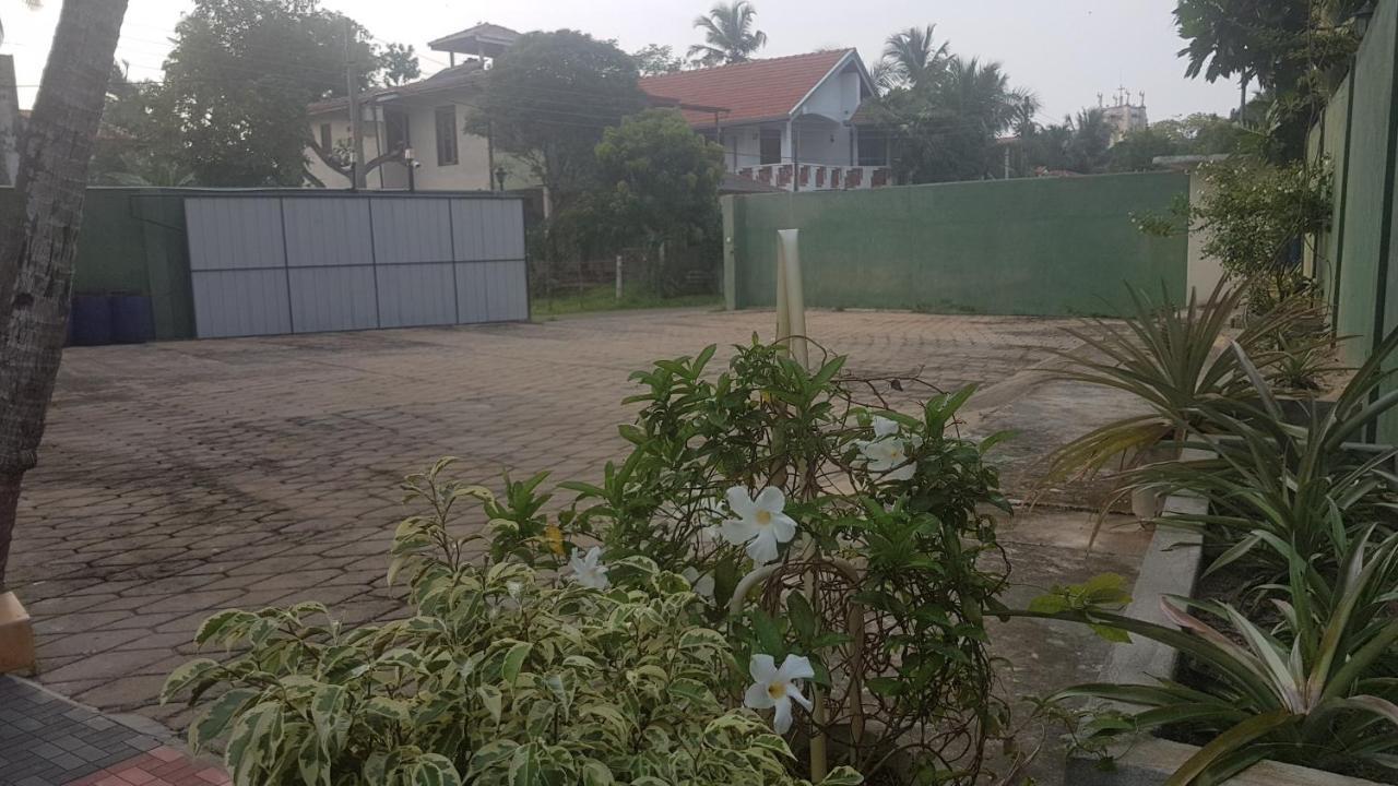 Ronny Cottage Negombo Bagian luar foto